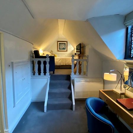 Great Fosters - Near Windsor Hotel อีแกม ภายนอก รูปภาพ