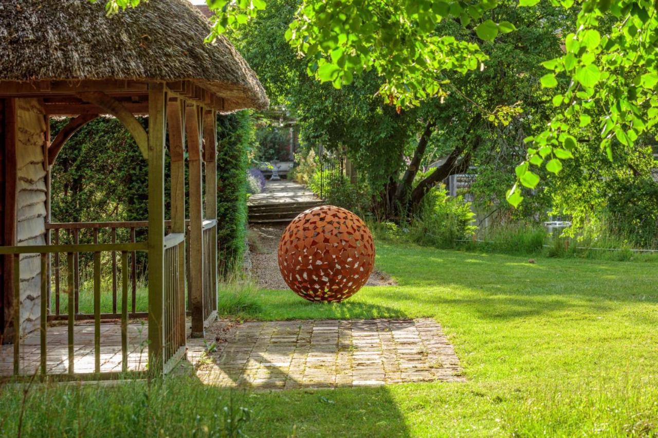 Great Fosters - Near Windsor Hotel อีแกม ภายนอก รูปภาพ