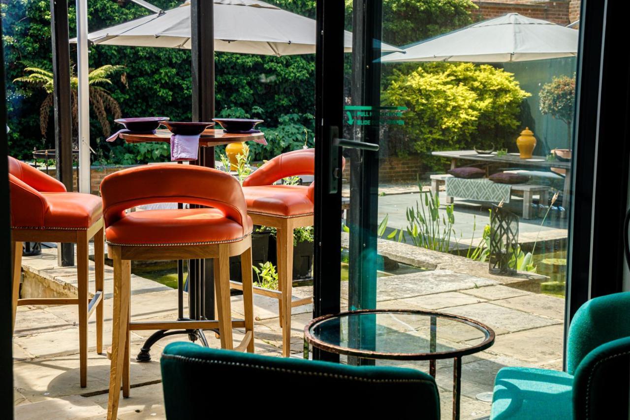 Great Fosters - Near Windsor Hotel อีแกม ภายนอก รูปภาพ