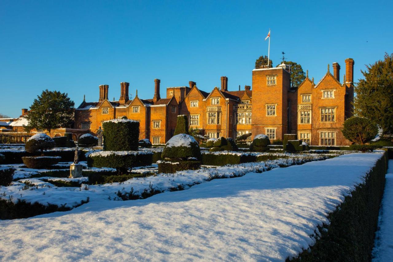 Great Fosters - Near Windsor Hotel อีแกม ภายนอก รูปภาพ