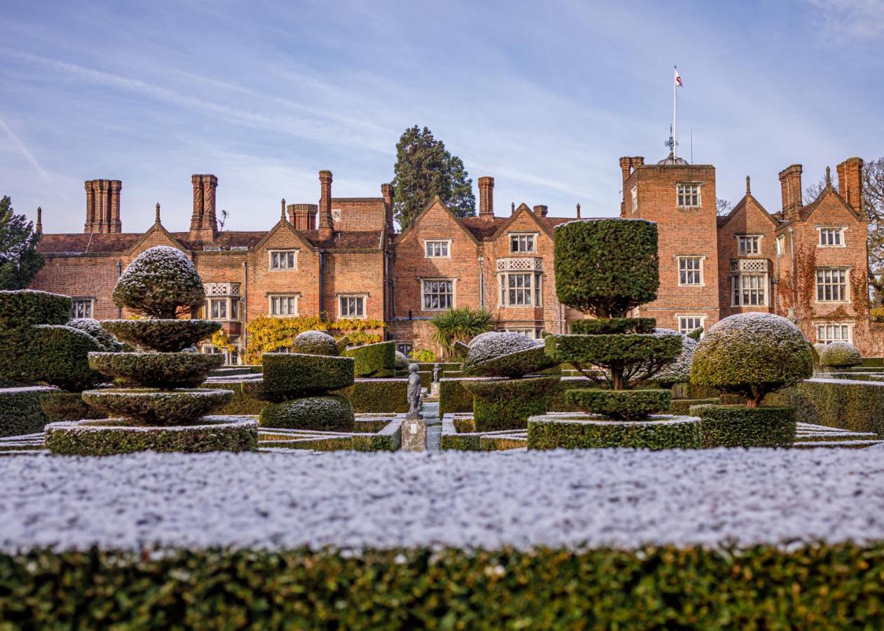 Great Fosters - Near Windsor Hotel อีแกม ภายนอก รูปภาพ