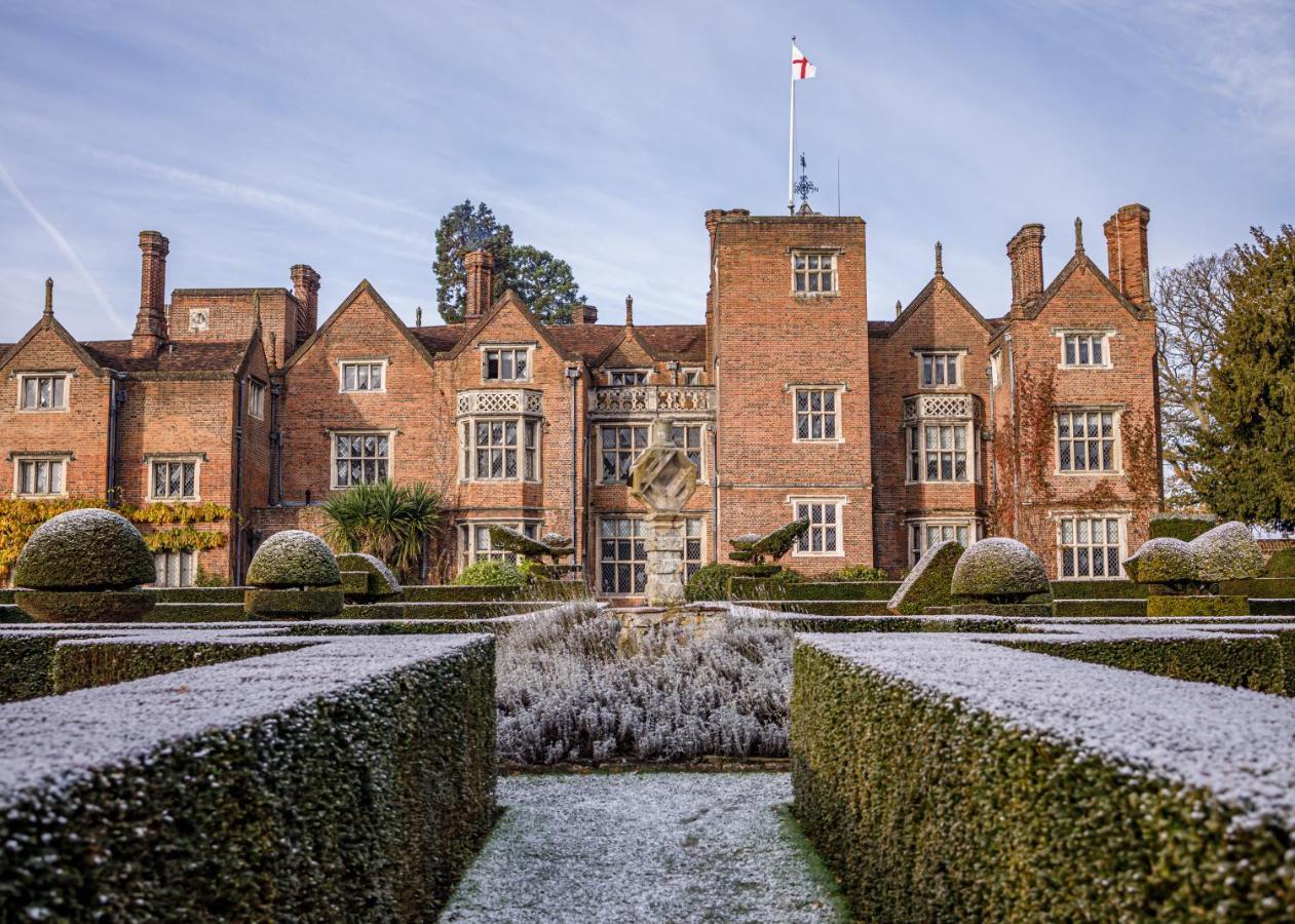 Great Fosters - Near Windsor Hotel อีแกม ภายนอก รูปภาพ