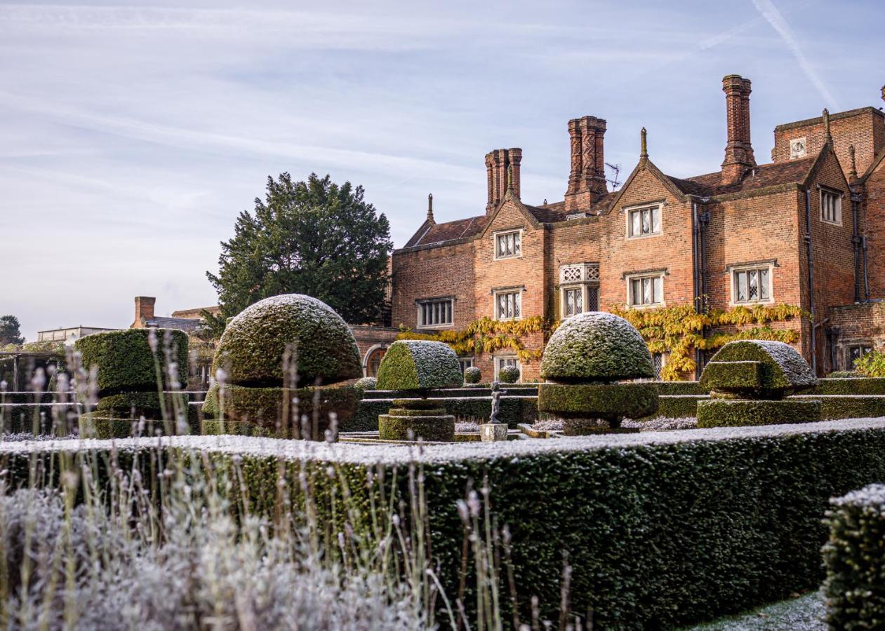 Great Fosters - Near Windsor Hotel อีแกม ภายนอก รูปภาพ