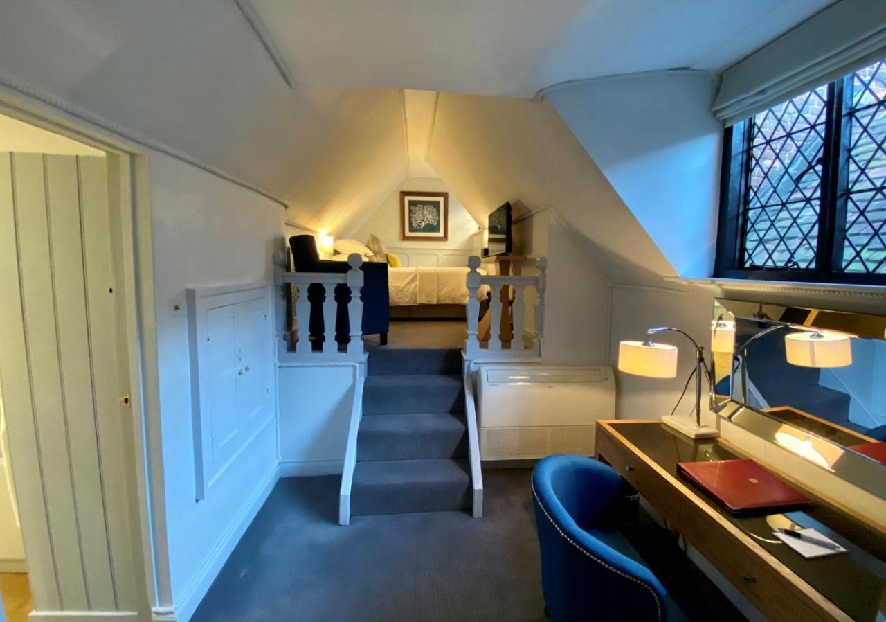 Great Fosters - Near Windsor Hotel อีแกม ภายนอก รูปภาพ