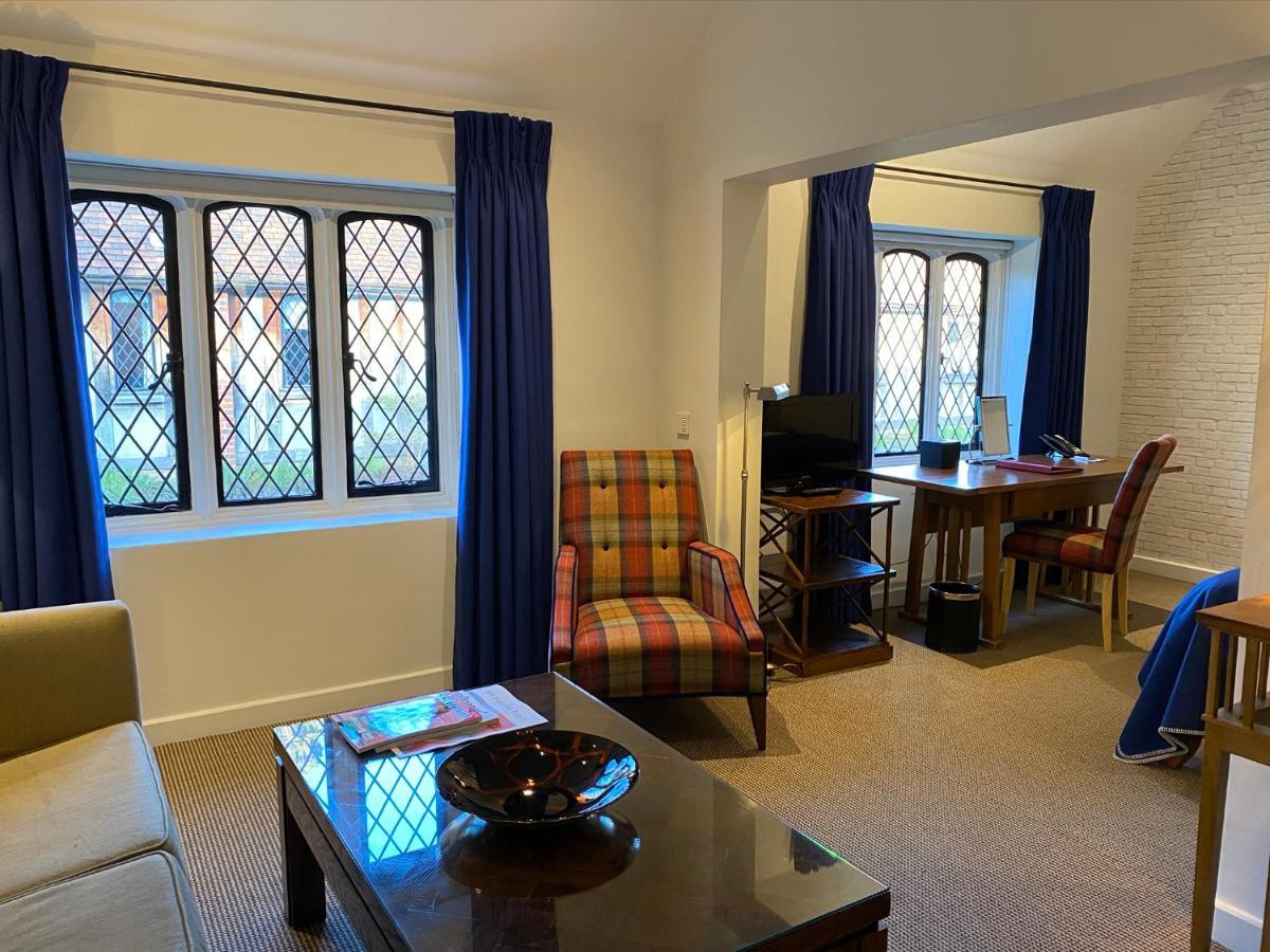 Great Fosters - Near Windsor Hotel อีแกม ภายนอก รูปภาพ