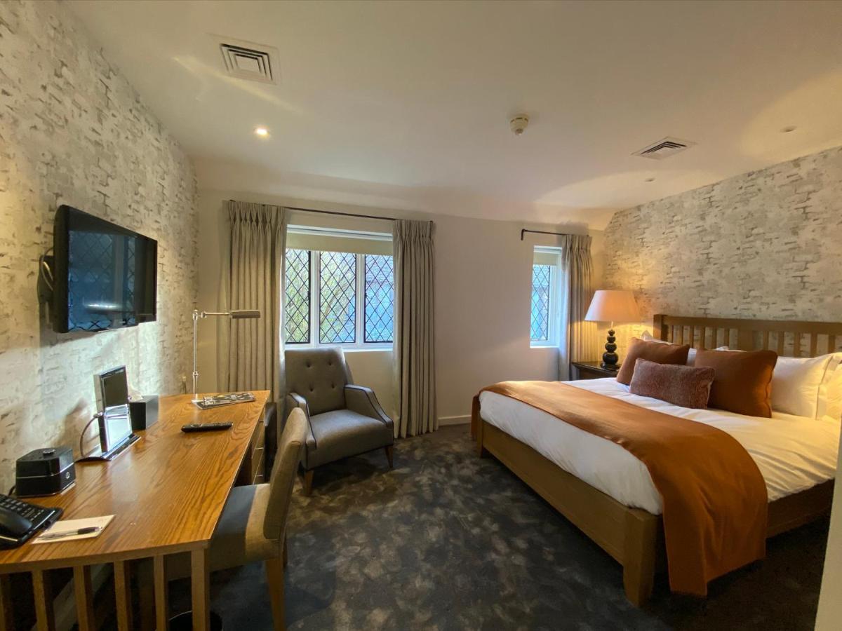 Great Fosters - Near Windsor Hotel อีแกม ภายนอก รูปภาพ